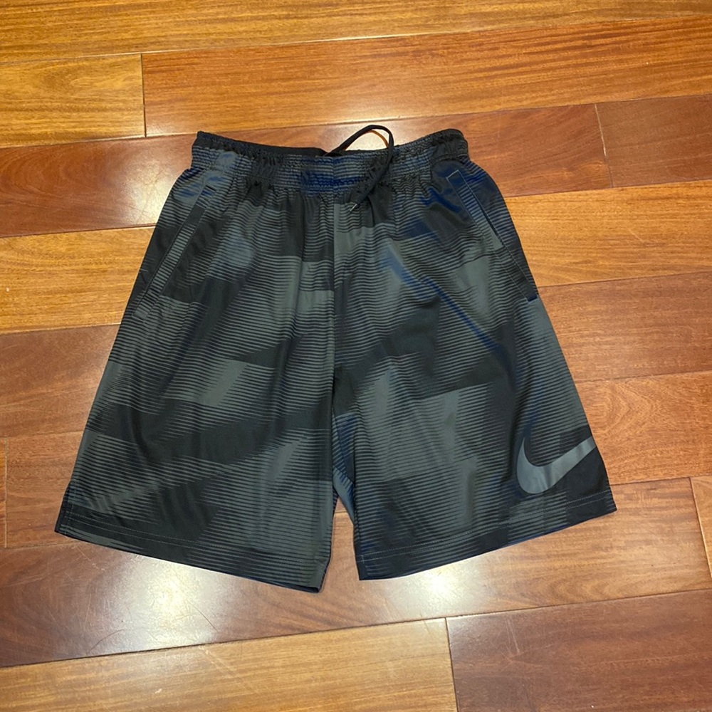 Men’s Nike shorts Sri fit has pockets size medium